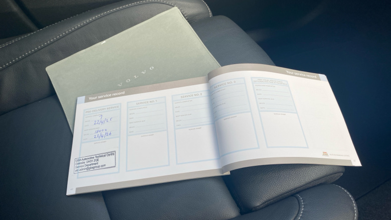 Volvo XC40 2.0 B3P Ultra Dark 5dr Auto Petrol Estate